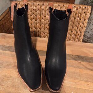 Pointed toe ankle boots